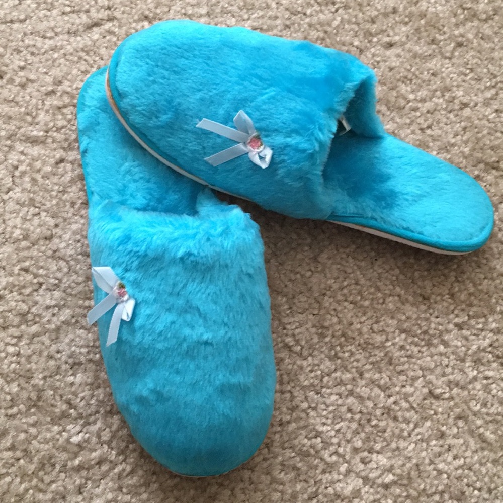 Vintage blue scuff house slippers
